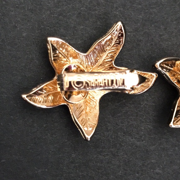 Vintage Sarah Coventry Star Earrings / Starfish, Gold Tone Earrings, Clip-ons - Picture 7 of 10
